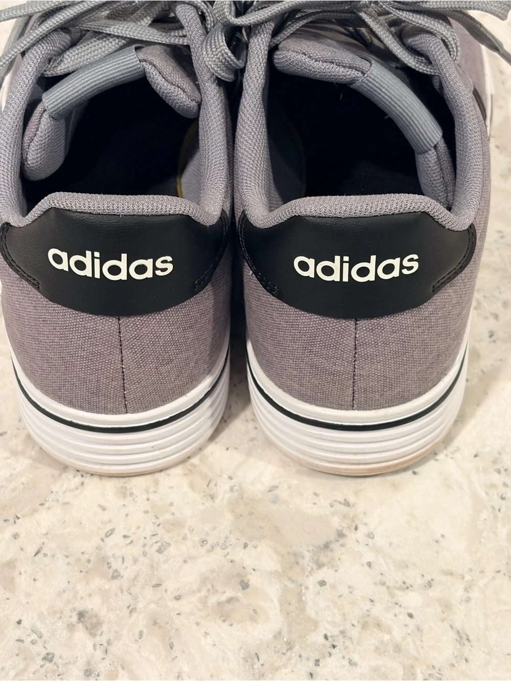 Unisex Gray Canvas Adidas. Daily 4.0. Size 6 men. Size 7 women. Like new.
